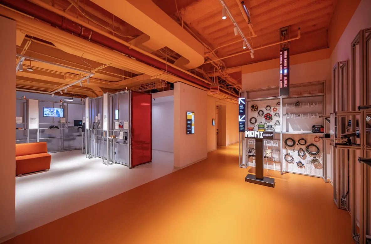 MoMI LAB Public Tours